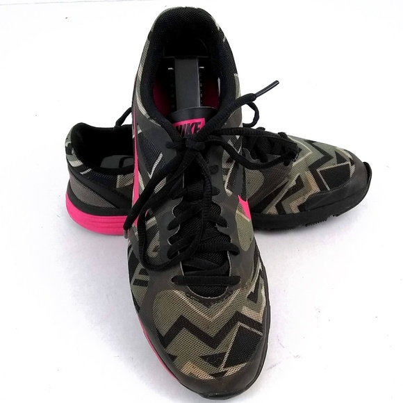 Nike Shoes - Nike Womens Dual Fusion Sneakers size 7.5